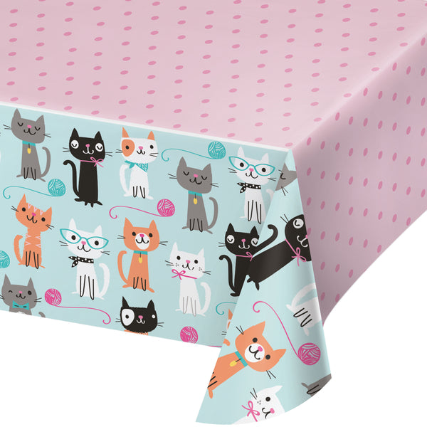 Mantel plástico gatos con diseño colorido de gaticos y ovillos de lana. Ideal para fiestas temáticas. Tamaño 137x259cm, resistente y práctico.