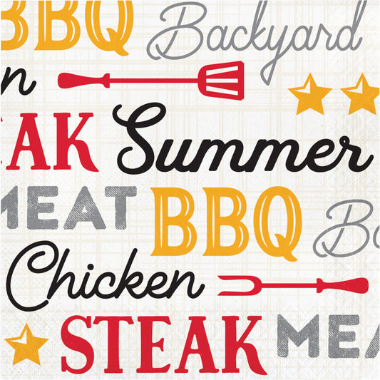 Servilletas BBQ importadas de USA con diseño de palabras como 'BBQ', 'Steak' y 'Summer' en colores rojo, amarillo y negro. Paquete de 16 unidades.