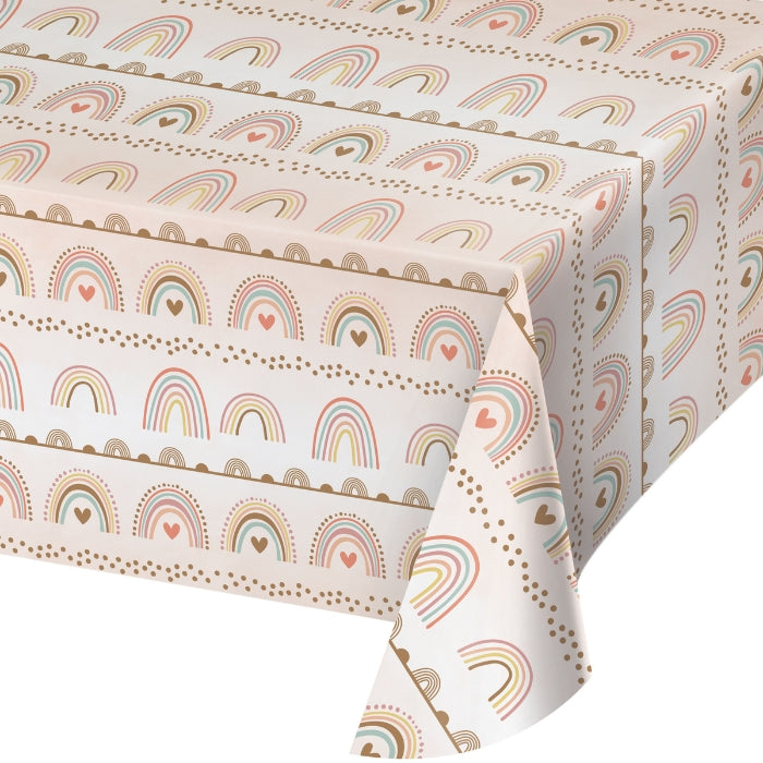 Mantel Boho Arcoiris en papel con diseño de arcoíris y corazones en colores pastel. Ideal para decorar mesas en fiestas y cumpleaños infantiles.