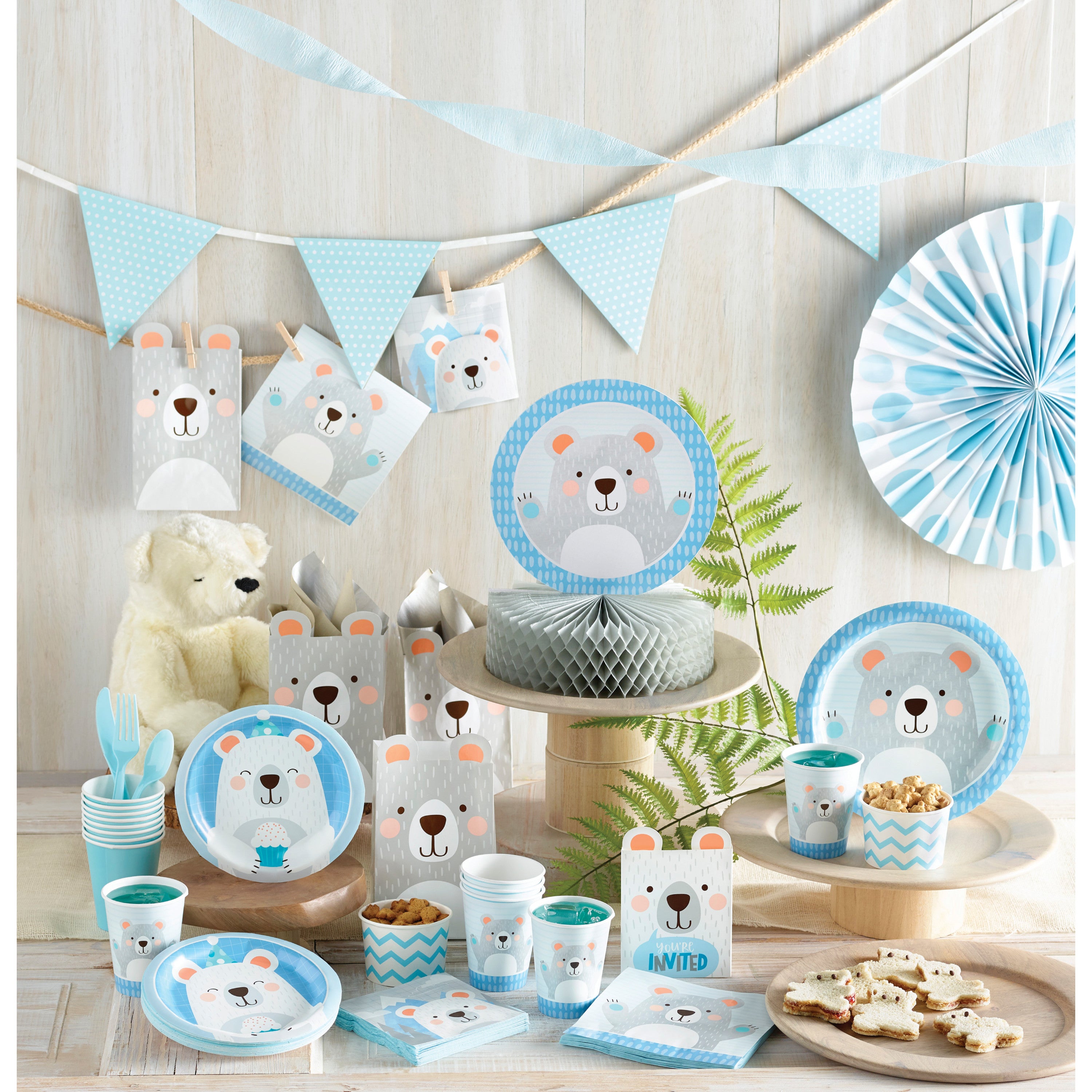 Kit Fiesta Oso Polar - Cumpleaños Niño con vajilla desechable y decoración temática para 8 invitados. Incluye platos, vasos, servilletas y banderines.